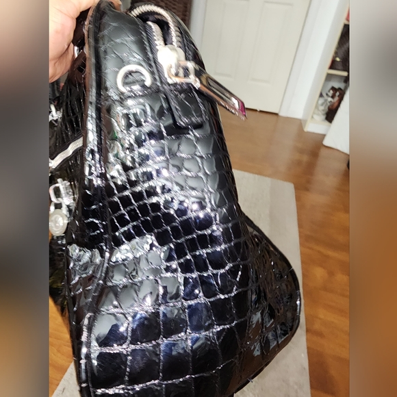 MICHAEL MICHAEL KORS Joan Patent Leather Satchel good condition - Picture 13 of 16